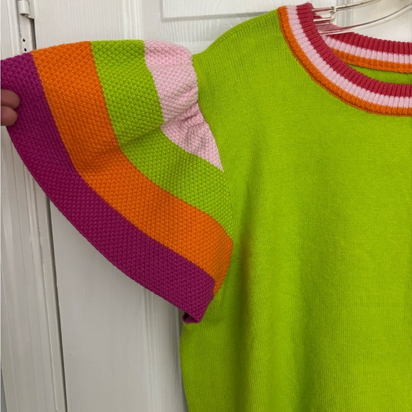 Light green top - Picture 2 of 8